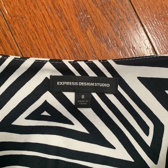 Mini skirt - Picture 2 of 4